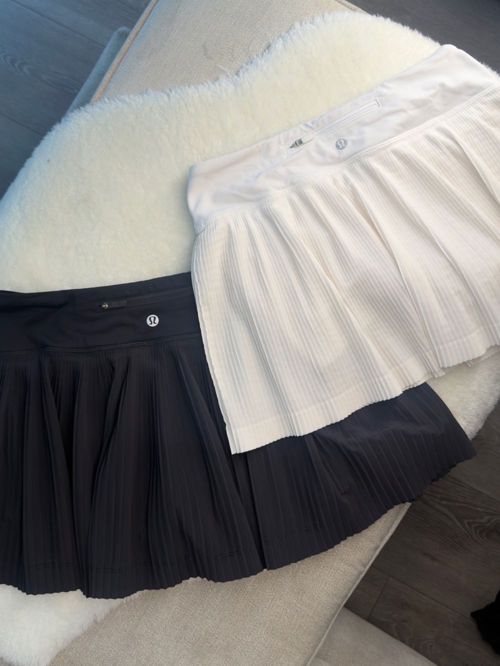2 PACK Lululemon Women's Pleated Tennis Skirt - White / Black - SMALL / US 4